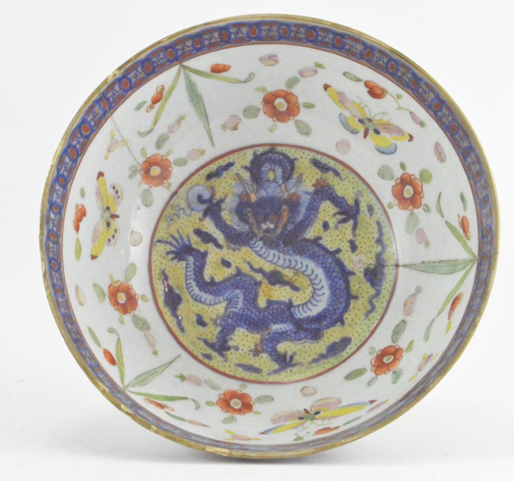 A group of Chinese export hand-painted and enamelled wares, circa 1750-1900. Comprising large - Image 15 of 16