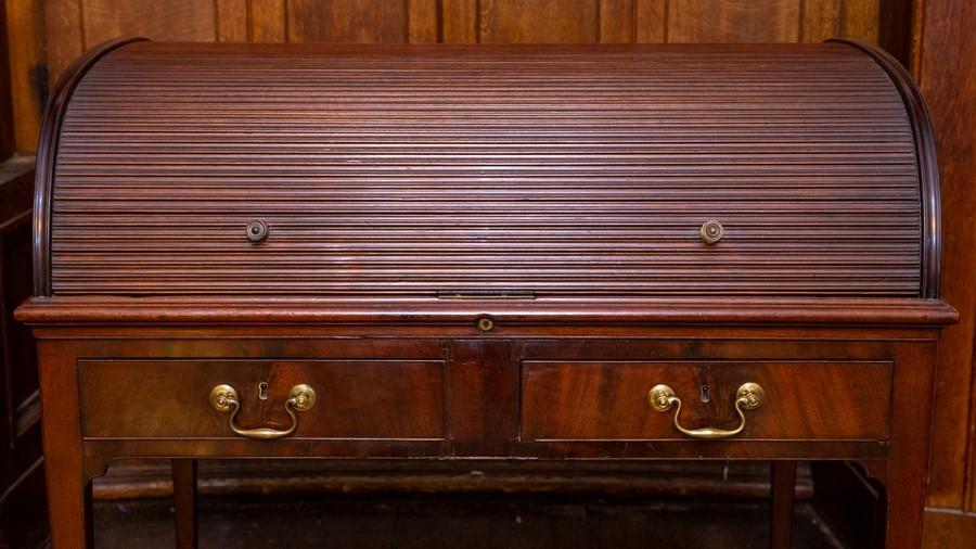 A William IV mahogany tambour cylinder top writing desk, circa 1830, in the manner of Gillows - Image 2 of 2