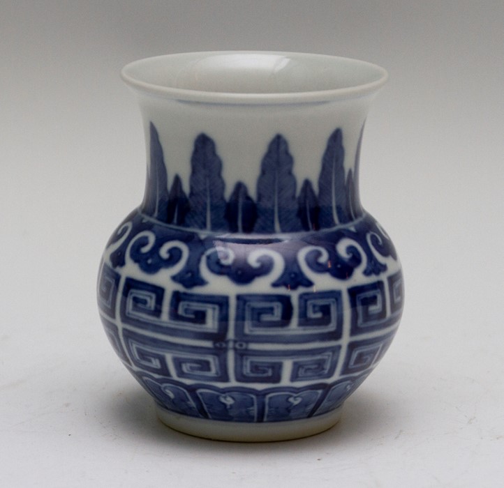 A small 19th Century Chinese blue and white vase, acanthus border, Greek key frieze, painted blue - Image 2 of 9