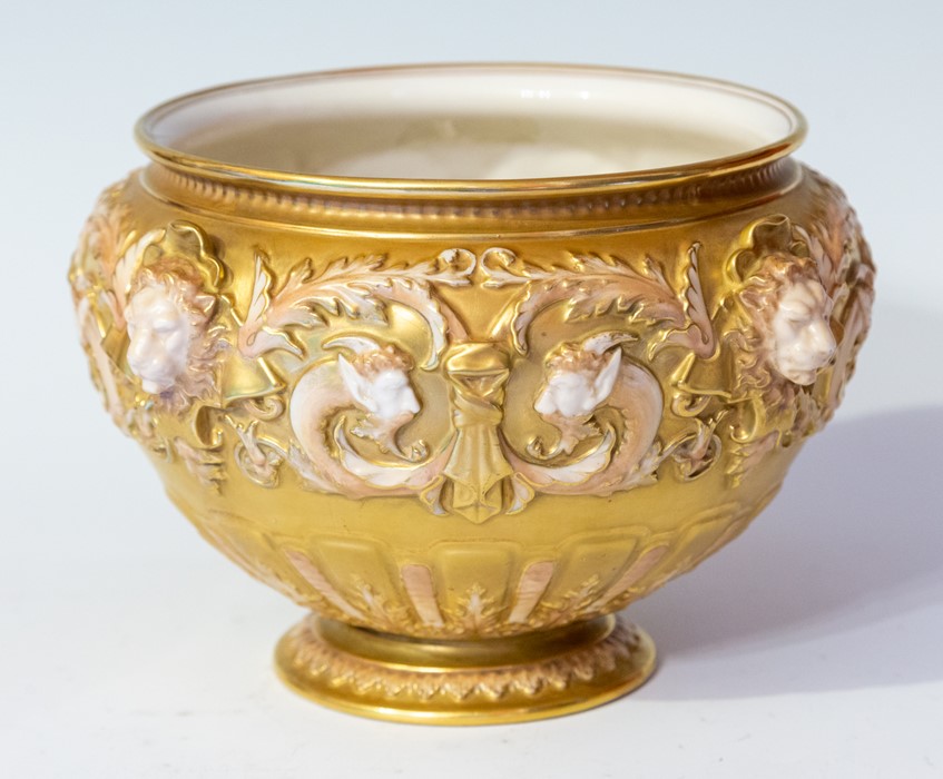 A Royal Worcester jardinière, early 20th Century, heavily gilded with moulded lion masks, 17cm high