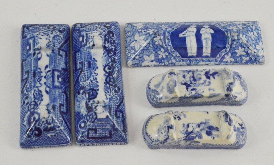 A group of four early nineteenth century blue and white transfer printed knife rests, circa 1810-30.