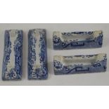 Two pairs of early nineteenth century blue and white transfer printed Willow border pattern knife