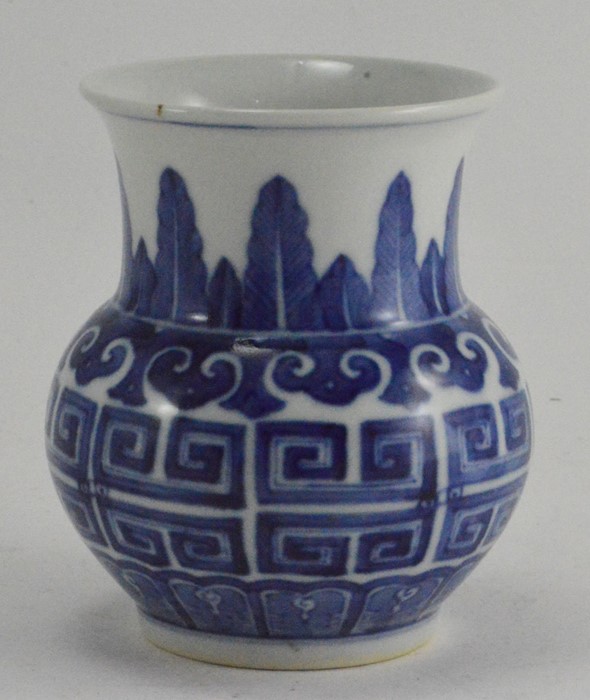 A small 19th Century Chinese blue and white vase, acanthus border, Greek key frieze, painted blue - Image 4 of 9