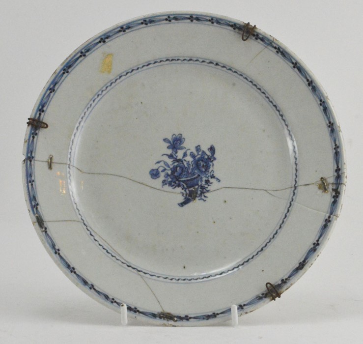 A group of Chinese export hand-painted and enamelled wares, circa 1750-1900. Comprising large - Image 12 of 16