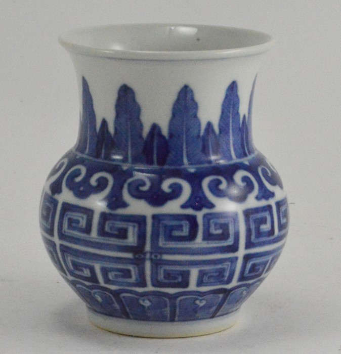 A small 19th Century Chinese blue and white vase, acanthus border, Greek key frieze, painted blue - Image 6 of 9