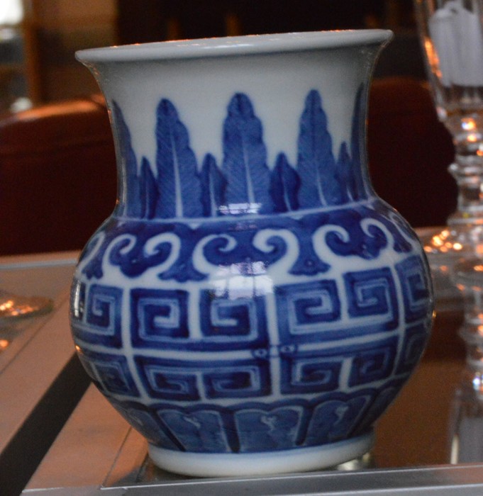 A small 19th Century Chinese blue and white vase, acanthus border, Greek key frieze, painted blue - Image 9 of 9