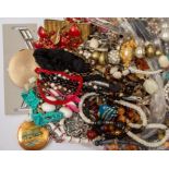 Assorted vintage costume jewellery, compacts, plus broken necklaces (1 bag)
