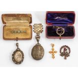 A collection of Victorian and early 20th Century jewellery to include a rose cut diamond crescent