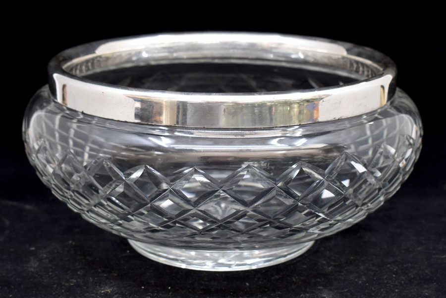 A pair of Waterford Crystal wine glasses, along with a cut glass fruit bowl - Image 3 of 3