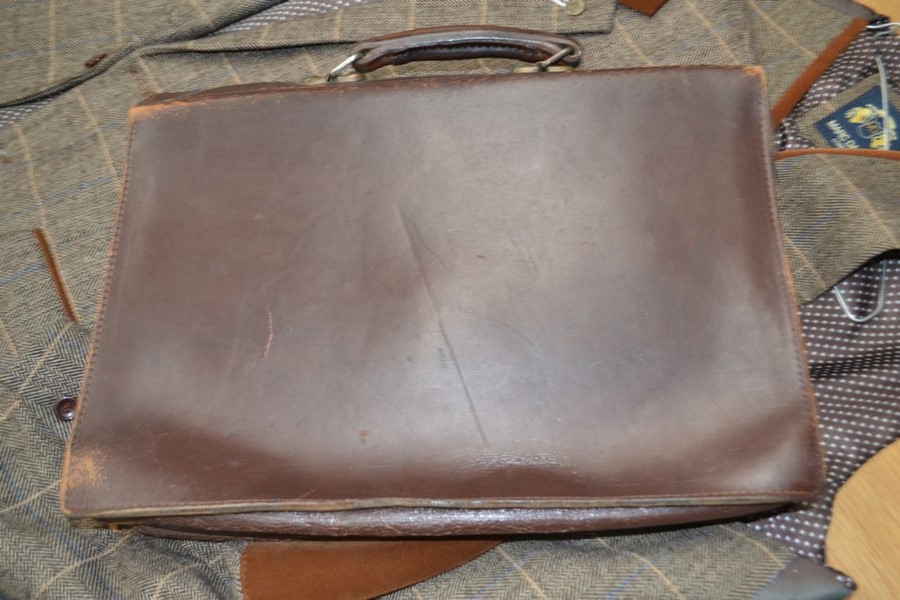 A military leather officer's document case - Image 2 of 2