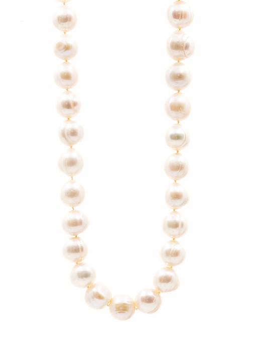 A cultured circle pearl and 9ct white gold necklace, comprising off round white pearls with pink