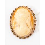 A mid 20th Century cameo brooch with 9ct gold frame, carved shell, 37/10ths length