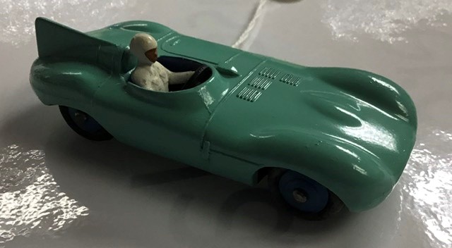 Dinky: A collection of three boxed Dinky Toys, to comprise: 23H, Ferrari Racing Car, blue body, in - Image 6 of 6