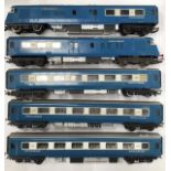 Triang Blue Pullman power unit , dummy unit with three coaches, used condition . (5)