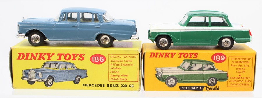 Dinky: A boxed, Dinky Toys, 186, Mercedes Benz 220 SE, blue body, box creased and scuffed to