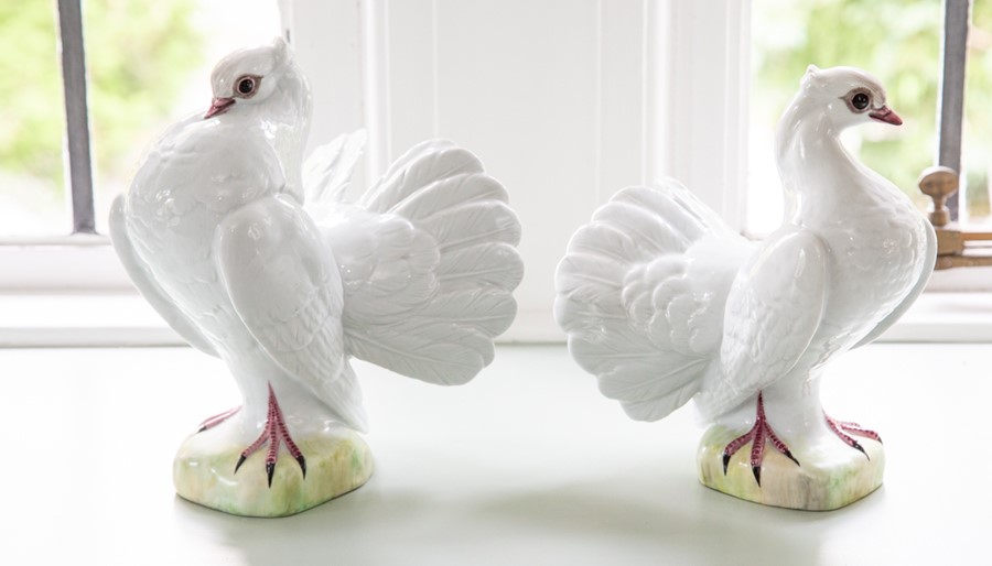 A pair of Martinu figures of doves, 24cm high.