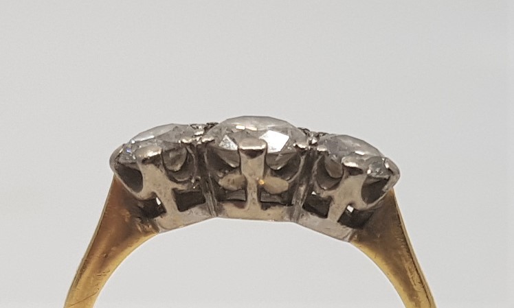 An 18ct. gold three stone diamond ring, set row of three graduated round brilliant cut diamonds (the - Image 2 of 3