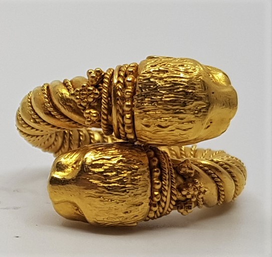 An Ilias Lalaounis Hellenistic gold cross-over ring, with double lion head terminals, (unmarked gold - Image 3 of 3