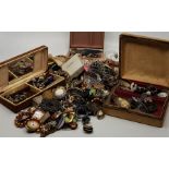 A large collection of vintage and costume jewellery. (qty)