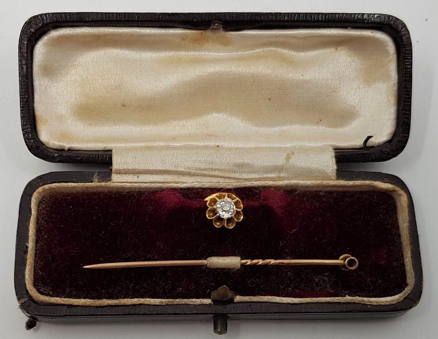 A 9ct, gold dress shirt stud/tie pin set, having single lobed mount set old cushion cut diamond (