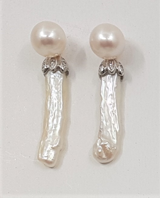 A pair of 18ct. yellow gold, platinum, diamond, cultured and baroque pearl earrings, each having - Image 2 of 3