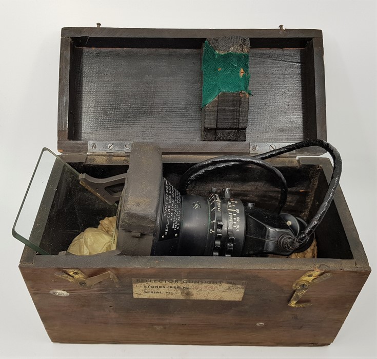 WW2/RAF interest: A Reflector Gunsight Mark II, in original fitted wooden case with applied paper