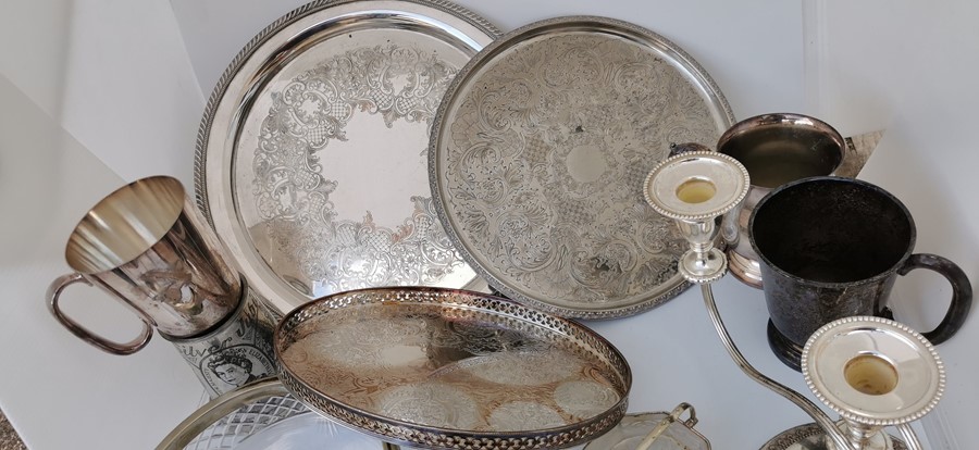 Various plated tableware. rimmed glass bowl with 2 serving spoons, condiment set, serving dish, 3 - Image 3 of 8