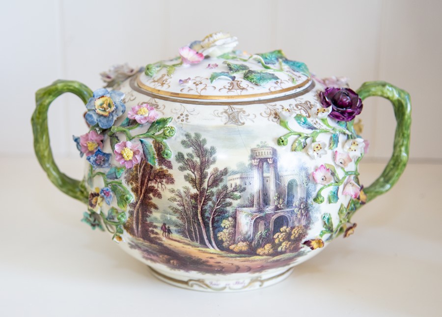 A Coalbrookdale-style porcelain ecuelle and cover,