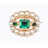 A Georgian emerald and pearl brooch comprising a central square cut emerald claw set with smaller