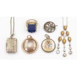 A collection of jewellery items to include a Victorian silver vinaigrette, engraved decoration