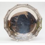 A Walker & Hall silver plate circular bowl on three ball and claw feet, the wavy border with