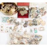 A collection of Costume jewellery earrings mainly faux pearl set, diamante and beads etc (Q) 1 bag