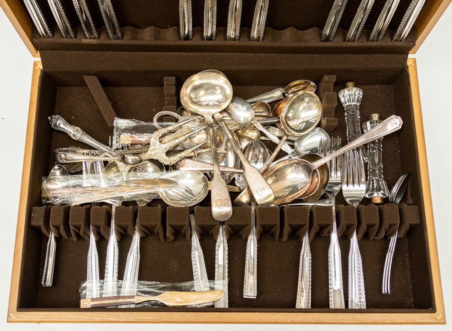 An oak cased canteen of cutlery, by Noritake, in stainless steel, together with further pieces, - Image 2 of 2