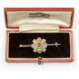 Militaria: A Royal Highland Light Infantry military regimental bar brooch 9ct gold with enamel