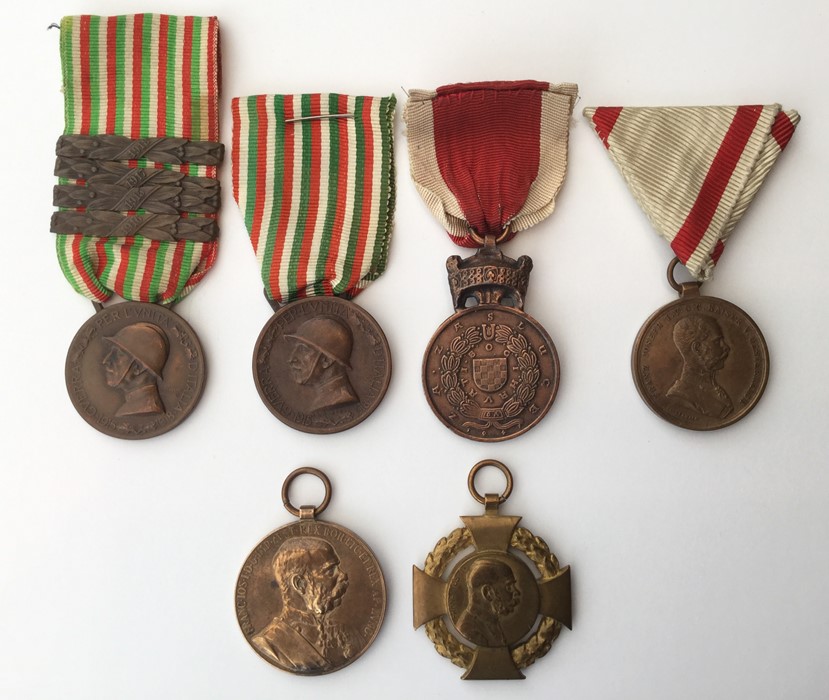 WW1 Italian Commemorative Medal for the Italo-Austrian War 1915–1918, x 2. Both complete with