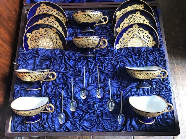 A cased Venetian Salviati porcealin presentation cabinet tea set, early 20th Century, raised gilt