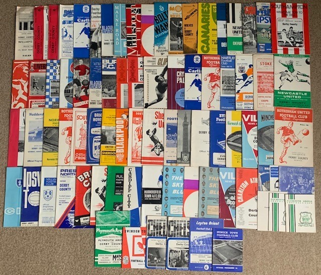 Football Programmes; A collection of assorted football programmes to include: Leeds United homes,