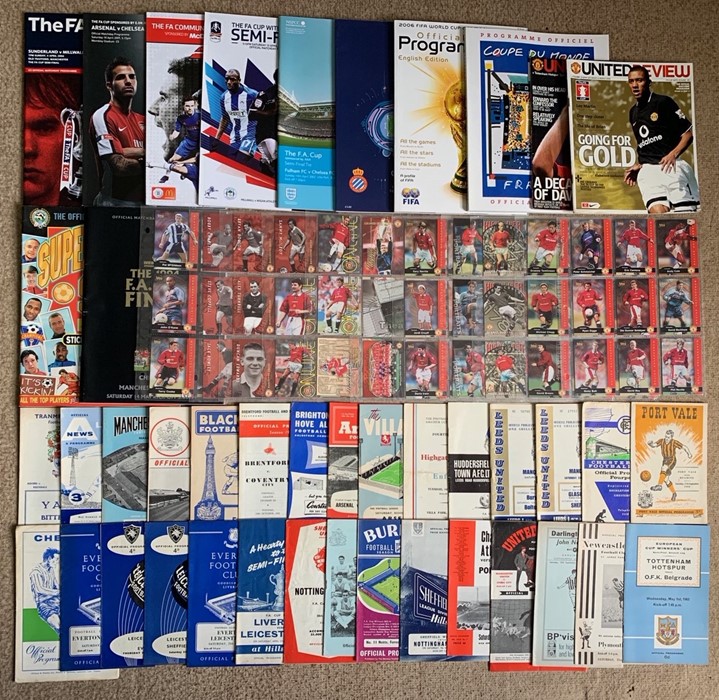 A collection of assorted football programmes to include: approx. 20 Hibernian 1970's home