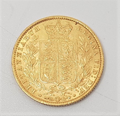 An 1862 Victoria "Young head" gold sovereign, rev. shield - Image 2 of 2