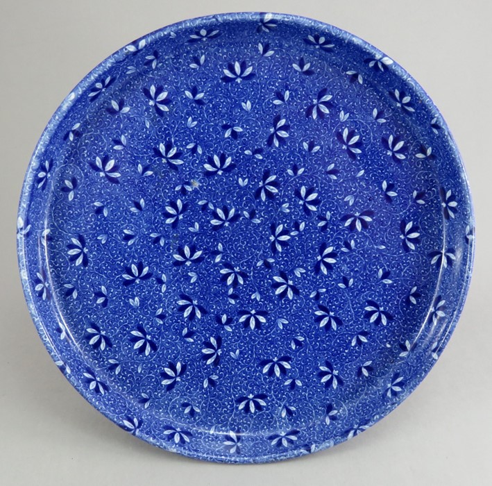 An early nineteenth century blue and white transfer-printed Spode Leaf pattern cheese or cake stand,