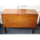 A George III mahogany drop leaf gateleg table