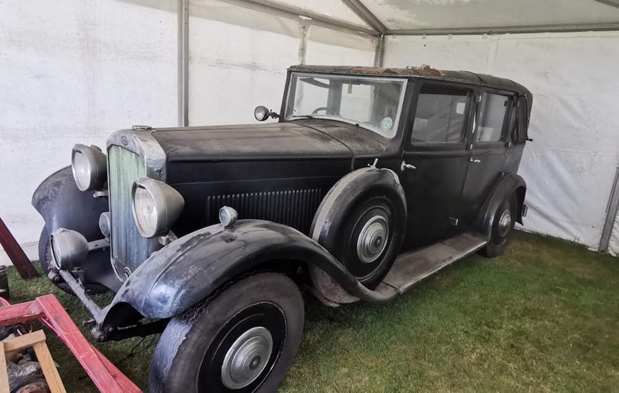 The Edward & Mrs Simpson Snipe. 1933:  JJ 3460.  The car is complete, but the engine is currently - Bild 2 aus 21