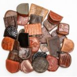 Thirty various recent and vintage leather and crocodile gentleman's coin holders. (30) Condition: