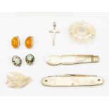 A small box containing a silver bladed mother of pearl fruit knife, mother of pearl brooches,