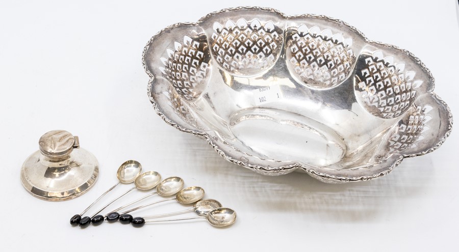 A collection of silver to include: George V silver shape oval cake dish, with raised reticulated