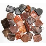 Thirty various recent and vintage leather and crocodile gentleman's coin holders. (30) Condition: