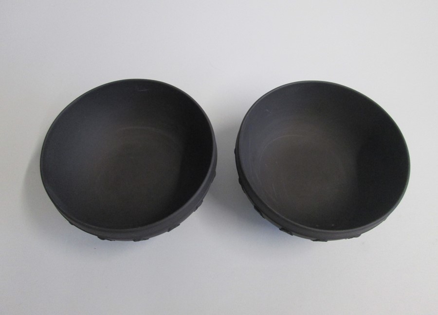 A Pair of Wedgwood Black Jasper footed Bowls with Acanthus borders Date: mid 20th century   WEDGWOOD - Image 3 of 3