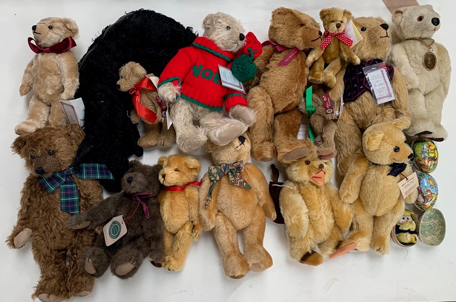 A collection of assorted collectors bear to include: Past Times, Hermann, Boyd's Bears, and