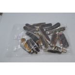 Twenty various vintage horn-handled folding pocket knives. (20)