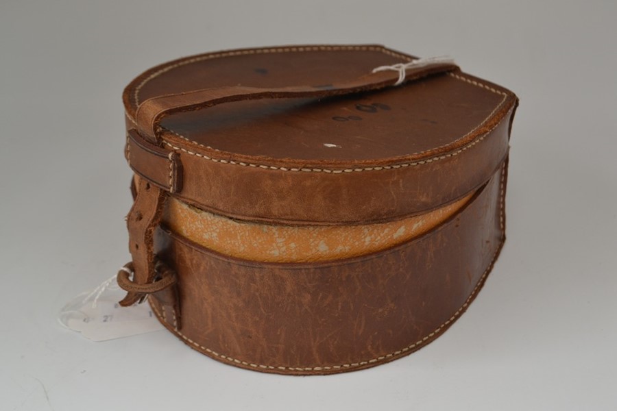 A Victorian leather case containing a collection of shirt collars, various makers/designs (Q)